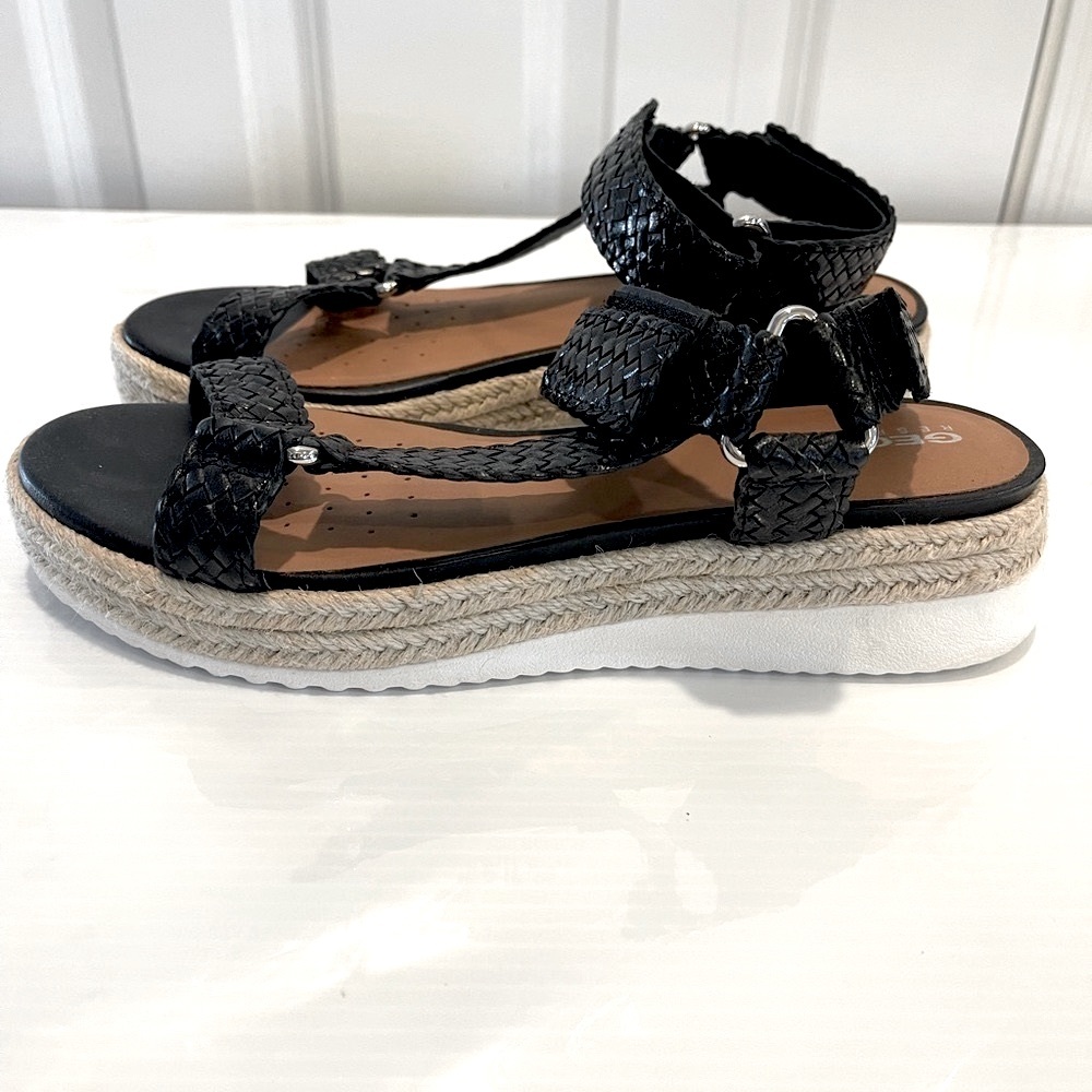 Like New GEOX adjustable strap sandal